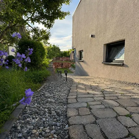 Moderne Am Waldrand Mit Terrasse アパート *